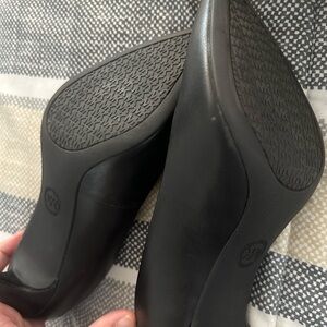 Michael Kors - Dorothy Flex Pump in black.